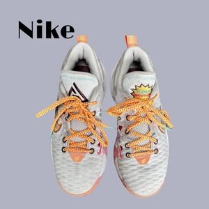 Nike Girls Immortality Sneakers. Size 4Y